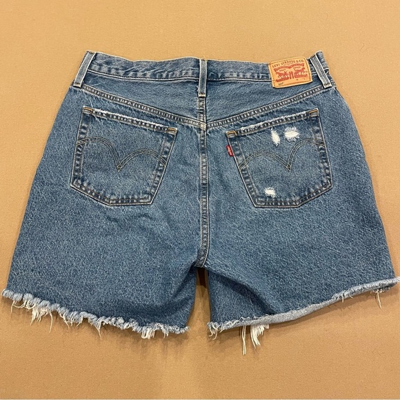 Women’s Levi’s 501 Distressed Jean Shorts Size 33 - Picture 4 of 13